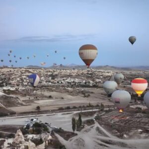 دانلود فوتیج بالن ها در سپیده دم