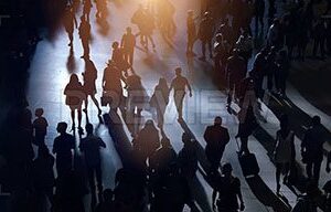 دانلود فوتیج جمعیت زیادی از مردم در حال راه رفتن Large Crowd Of People Walking